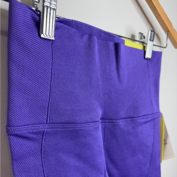 All in Motion Seamless Core 6” Purple Women’s Shorts (XS) - Picture 4 of 9